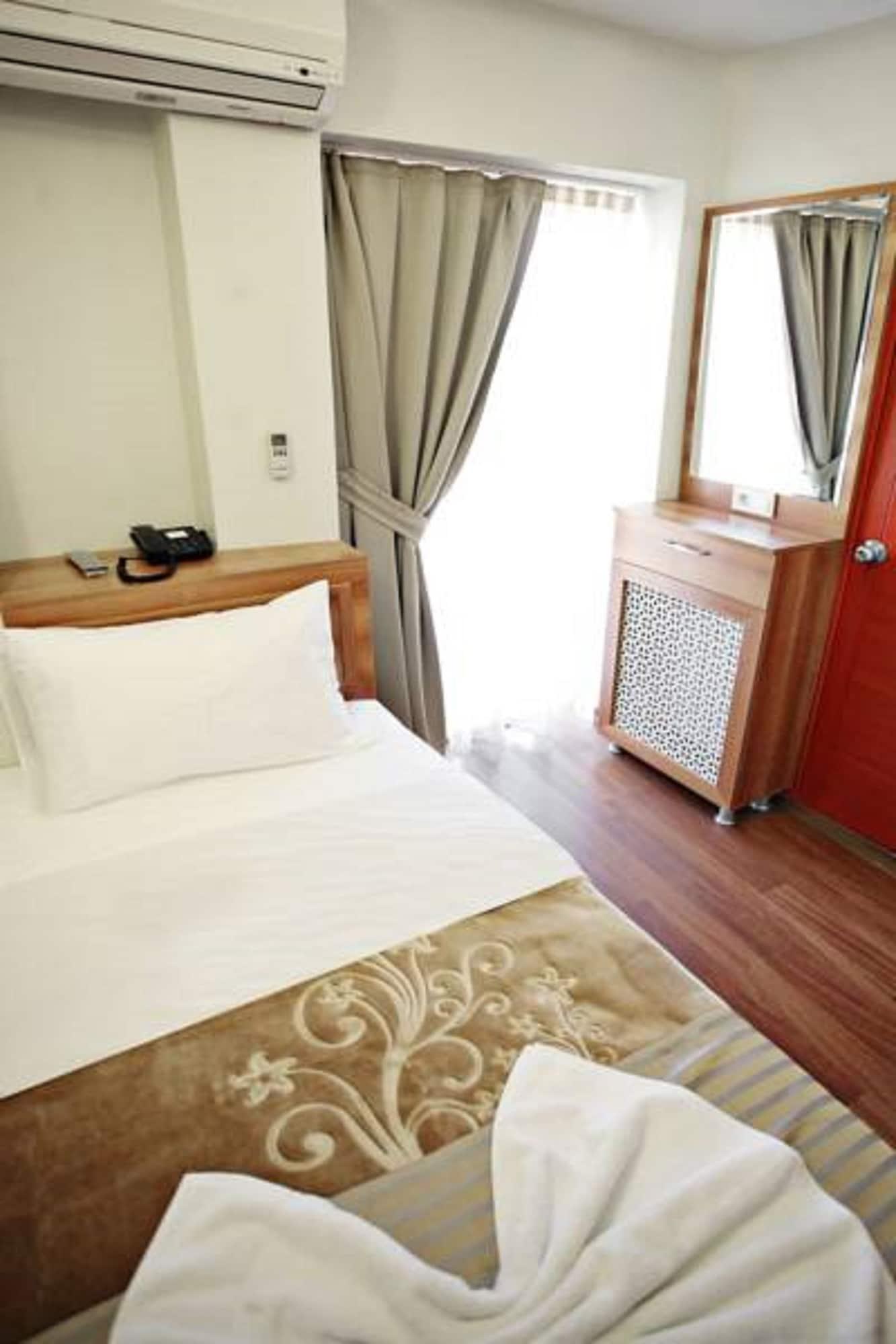 Taksim Palace Hotel Стамбул Экстерьер фото